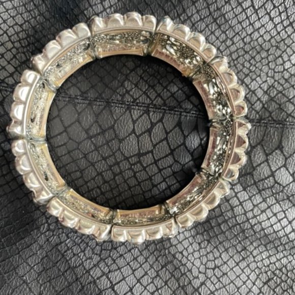 Premier Design Rhinestone Stretch Bracelet - Picture 2 of 2